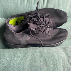 Womens Under Armour 10.5 Shoe, Brand new never worn, too big